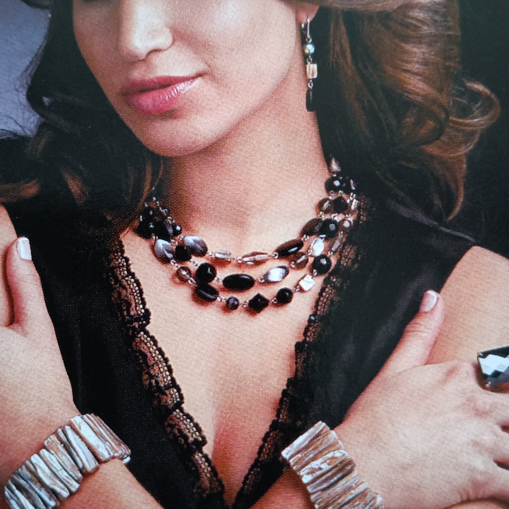 Park Lane Necklace Portofino made with Genuine Mother-of-Pearl and Glass…
